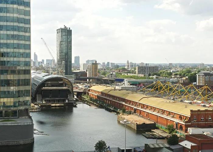 Fraser Place Canary Wharf